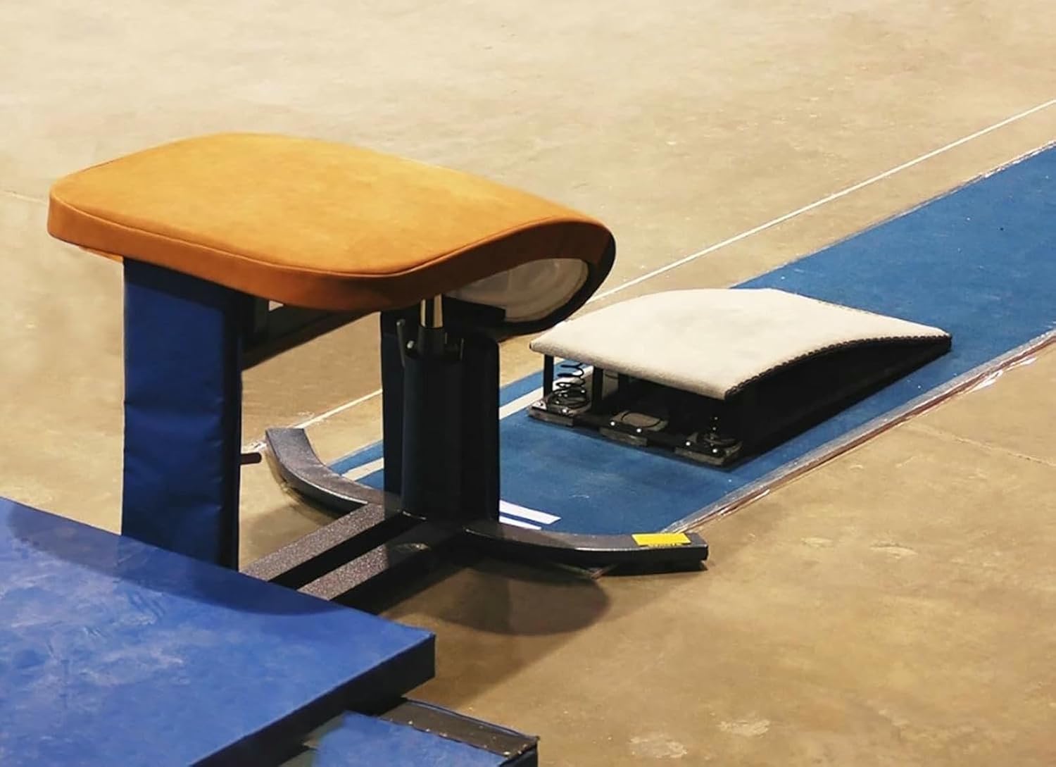 Gymnastics Vault Springboard, Sports Training Equipment with Steel Spring & Jump Pad for Gym Track Field Sports Club