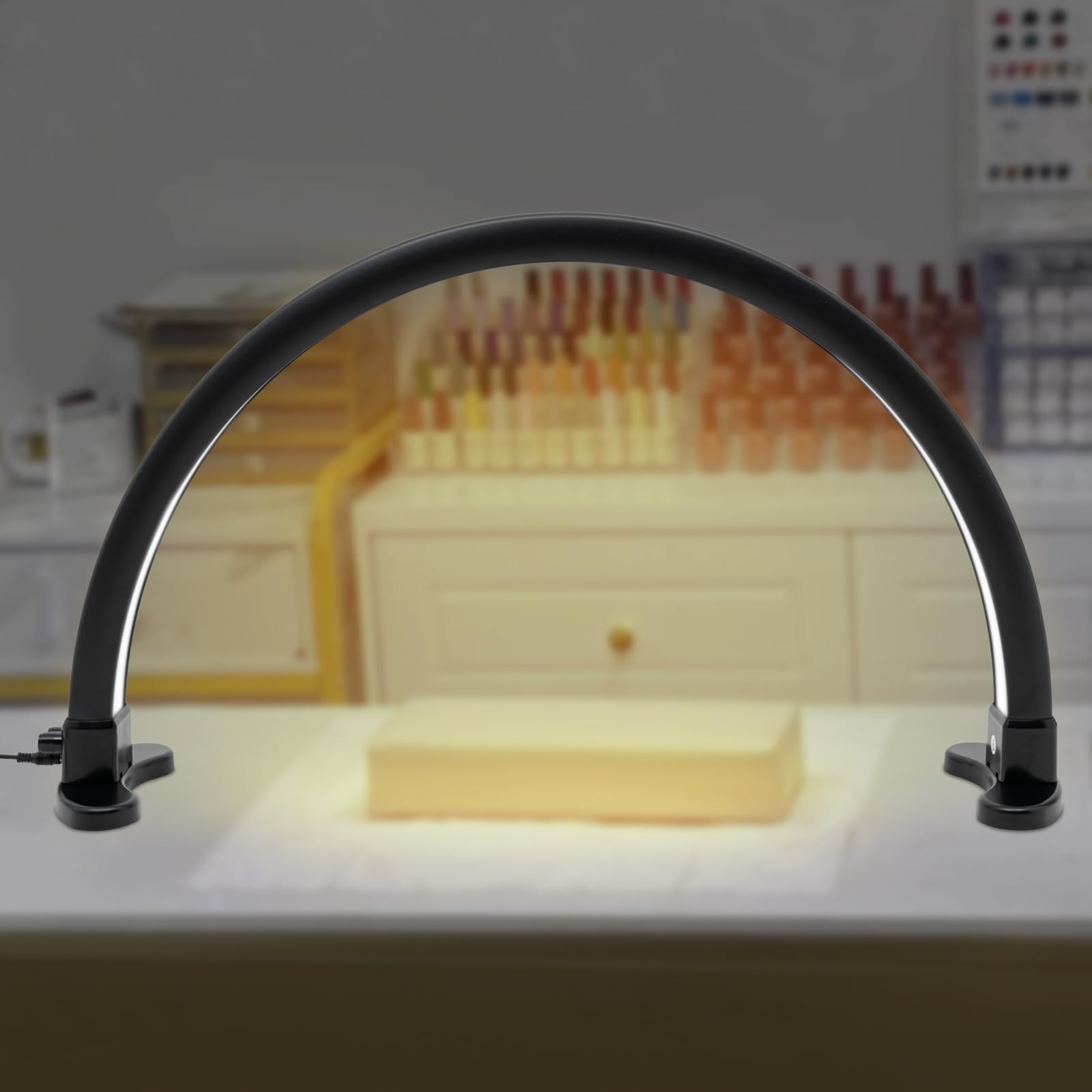 LED Schreibtisch- und Kosmetiklampe, Halbmond Studio Licht, 45 W, 3600 lm, 2700-5600 K, dimmbar für Maniküre, Salon & Arbeitsplatz (Schwarz)