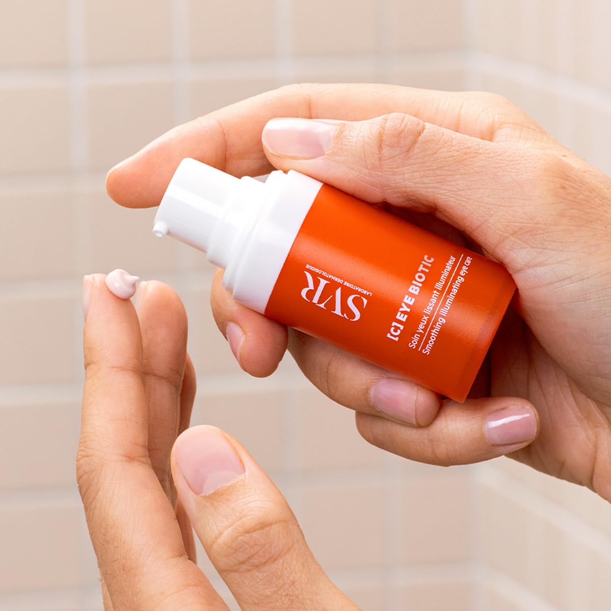 SVR – [C] Biótico ocular – Cuidado aclarador y suavizante – Corrige ojeras, pigmentación y círculos vasculares, suaviza líneas finas y arrugas – Para piel sensible – Vitamina C 5%, Péptidos – 15 ml
