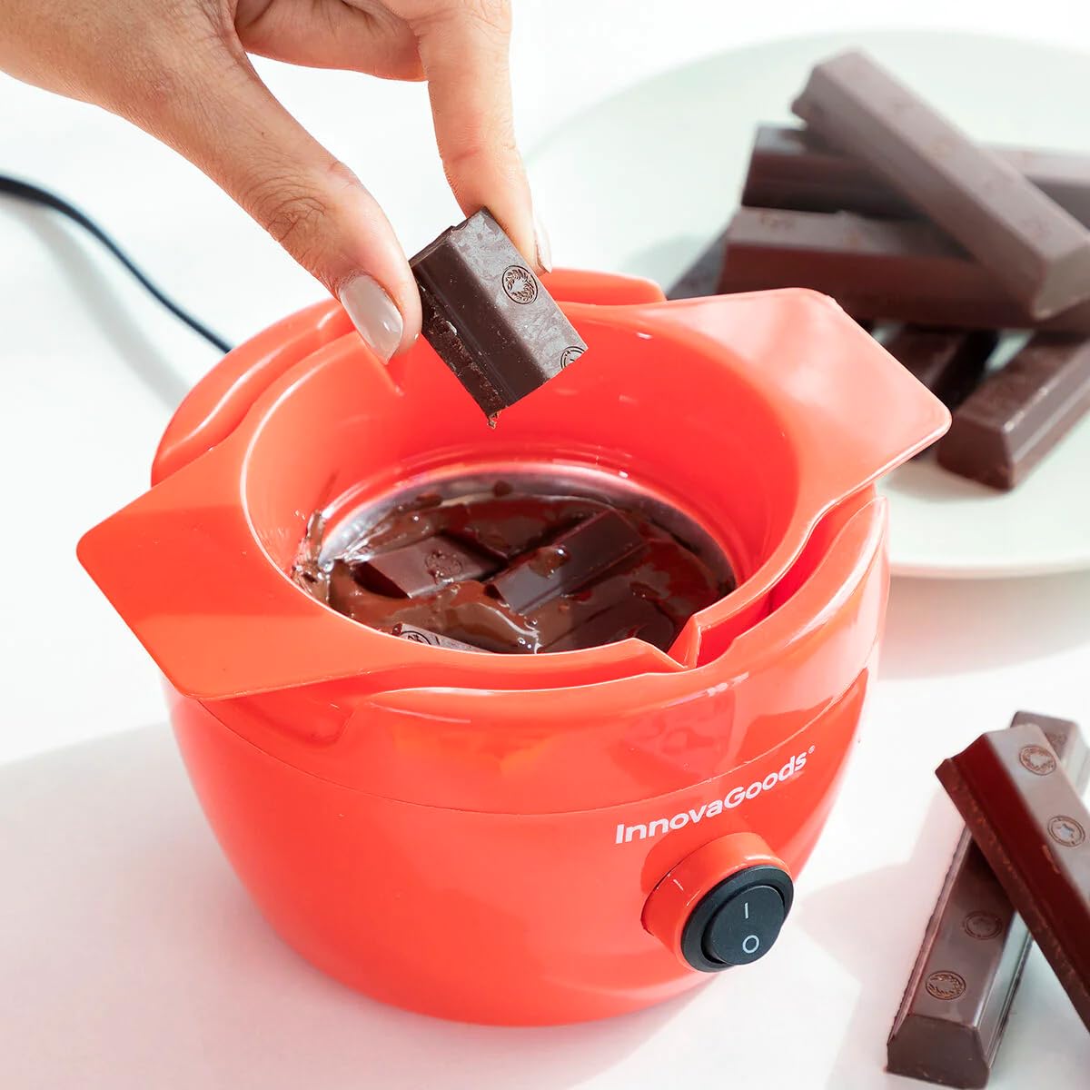 InnovaGoods - Macchina 2 in 1 per Dolci Gelati e Fonduta di Cioccolato, Design Multifunzionale, 4 Stampi in Silicone, Ciotola Estraibile, Cucina Sana, Rosso, Mediano, Acciaio