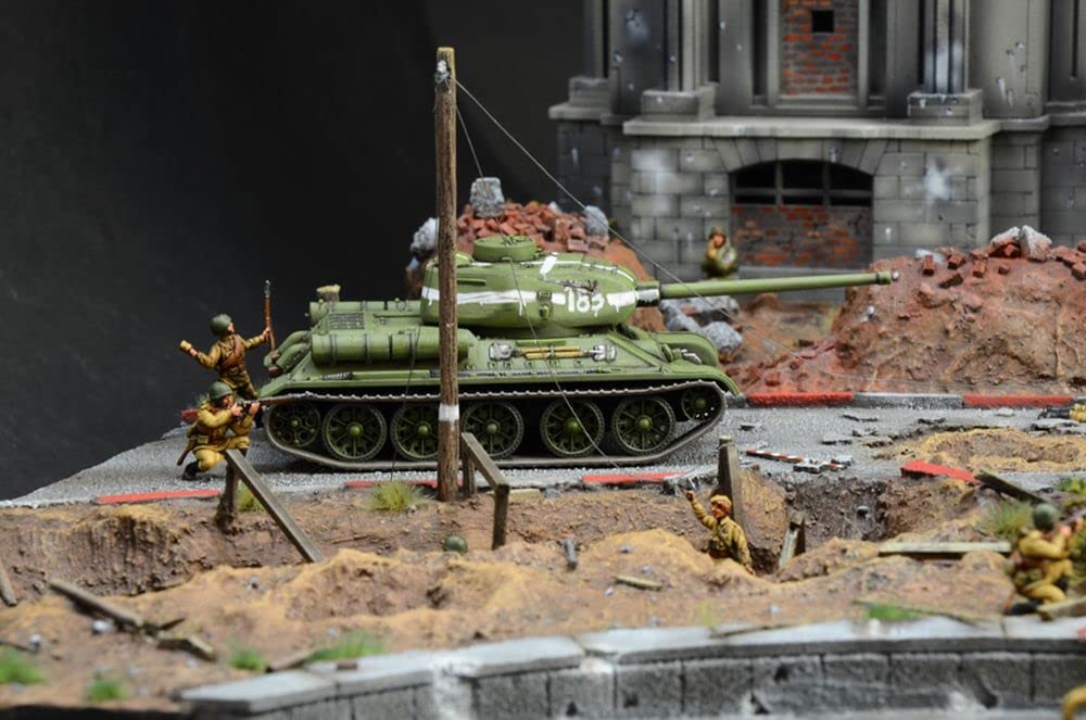 Italeri 6195 Berlin 1945 Fall of The Reich, Scala 1:72, Plastic Model Kit, Modello in plastica da Montare, modellismo, Battle Set, Diorama