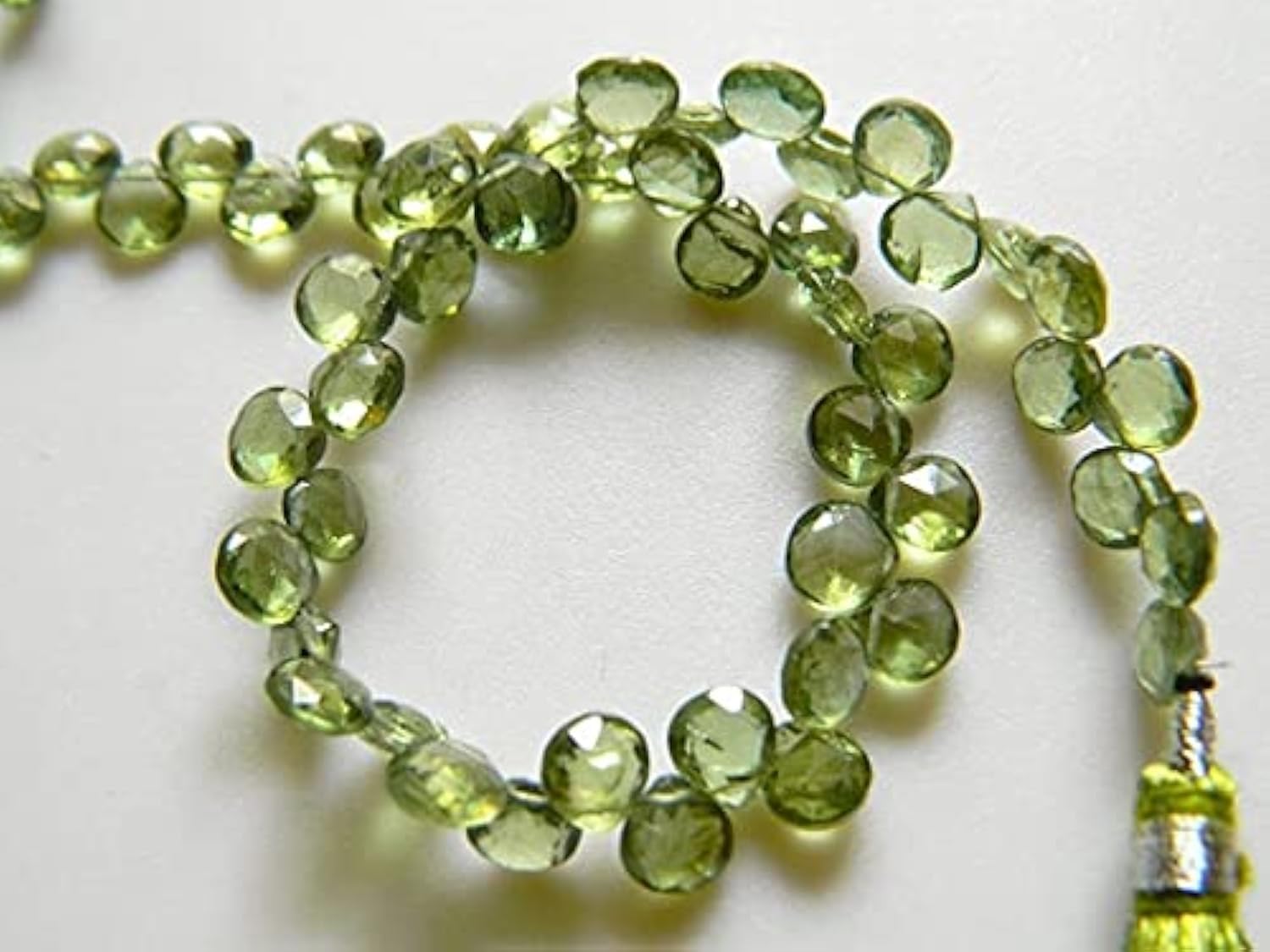Apatite verte briolette cœur 6mm pour sublimer vos bijoux bohèmes de l'été