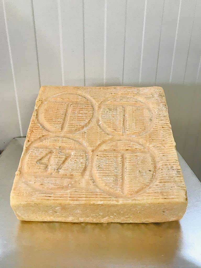 Taleggio D.O.P. INVERNIZZI forma intera - 2 Kg circa