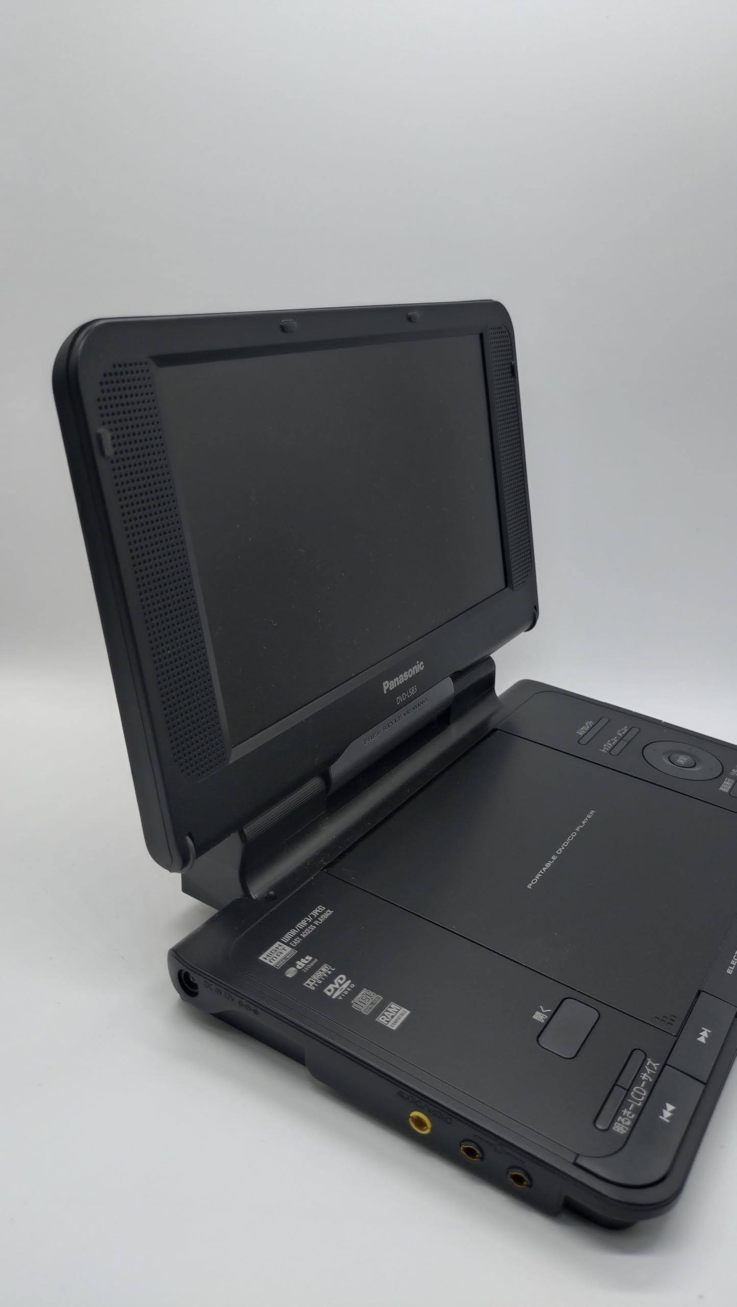 長時間再生可能な10.5インチポータブルDVDプレーヤー Amazon | パナソニック ポータブルDVDプレイヤー 8.5V型液晶搭載 DVD