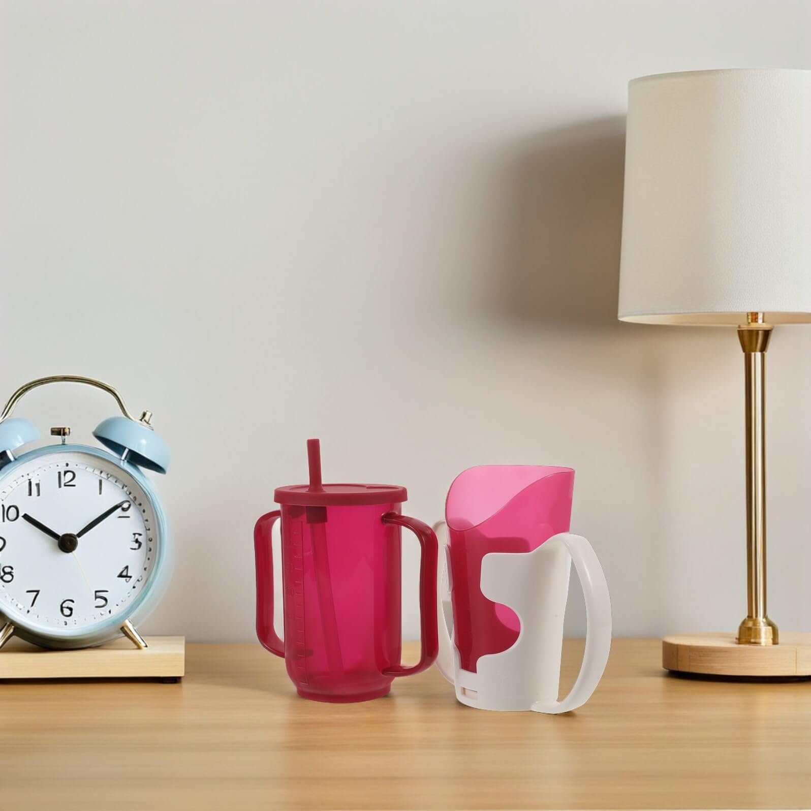 2 Piezas Taza Antigoteo para Adultos con Diseño Inclinado y Agarre Ergonómico Resistente Derrames Taza de Cuidado para Personas Mayores Encamadas y Pacientes Discapacitados Fácil