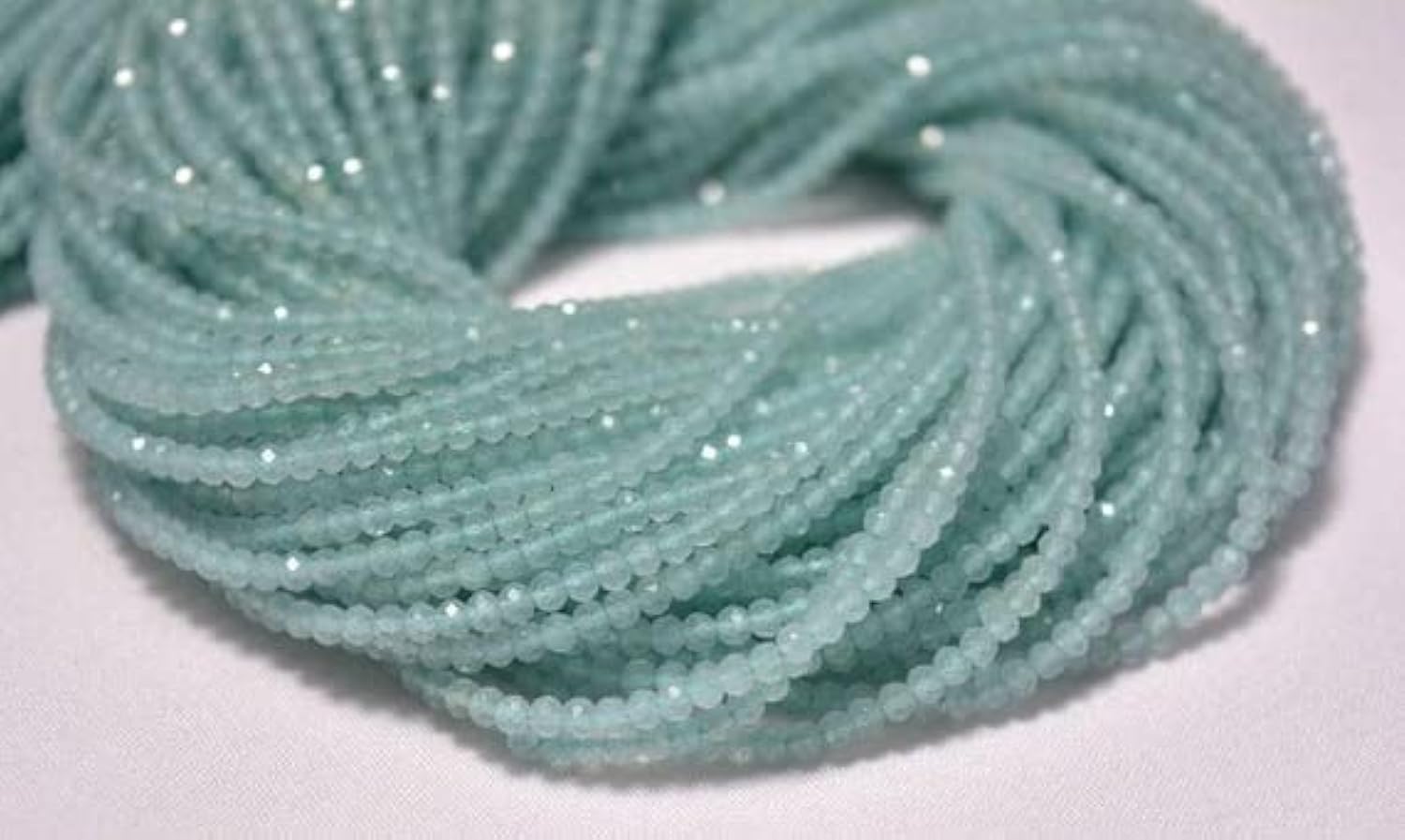 Perles de calcédoine aqua de 2.5mm en rondelles micro facettées pour création de bijoux DIY