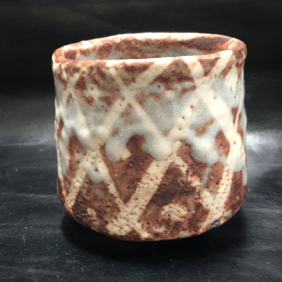 究極の美蔵から釉薬と紋様が凄まじい凄い雰囲気のある抹茶茶碗