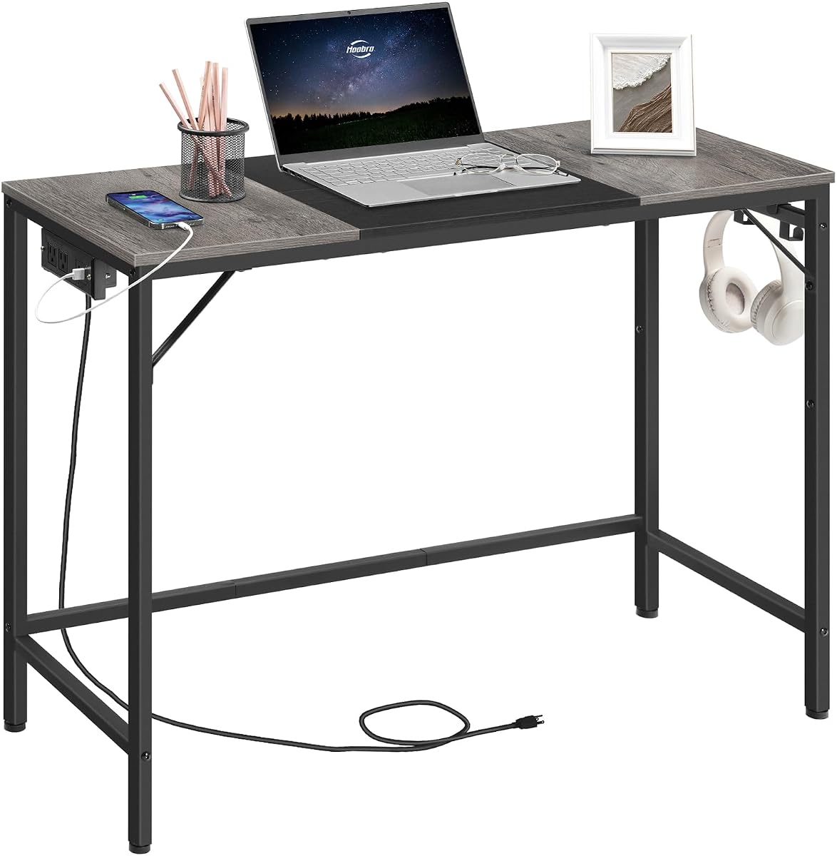 HOOBRO Escritorio para computadora, escritorio pequeño de 39,3 pulgadas con toma de corriente, mesa de escritura con puertos de carga USB y 3 ganchos para el hogar, oficina, dormitorio, fácil de montar, gris carbón y negro BC41UDN01