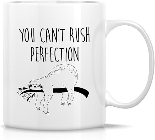 Retreez Taza divertida de perezoso de 11 onzas con texto en inglés "Can't Rush Perfection Sloth Lover", taza de café de cerámica, humor sarcasmo,