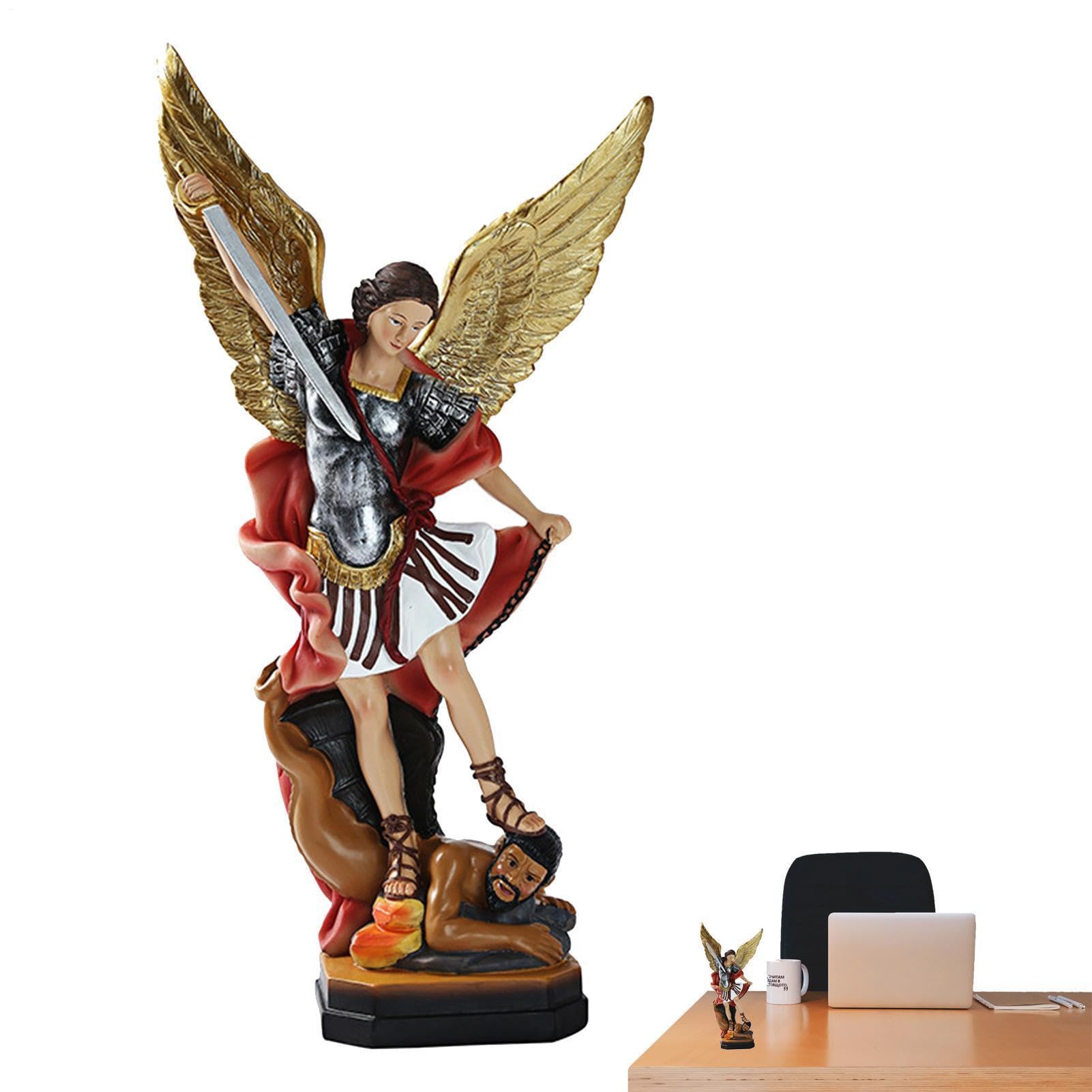 L'archange a battu Lucifer pietinant la statue de Satan cadeau de bapteme