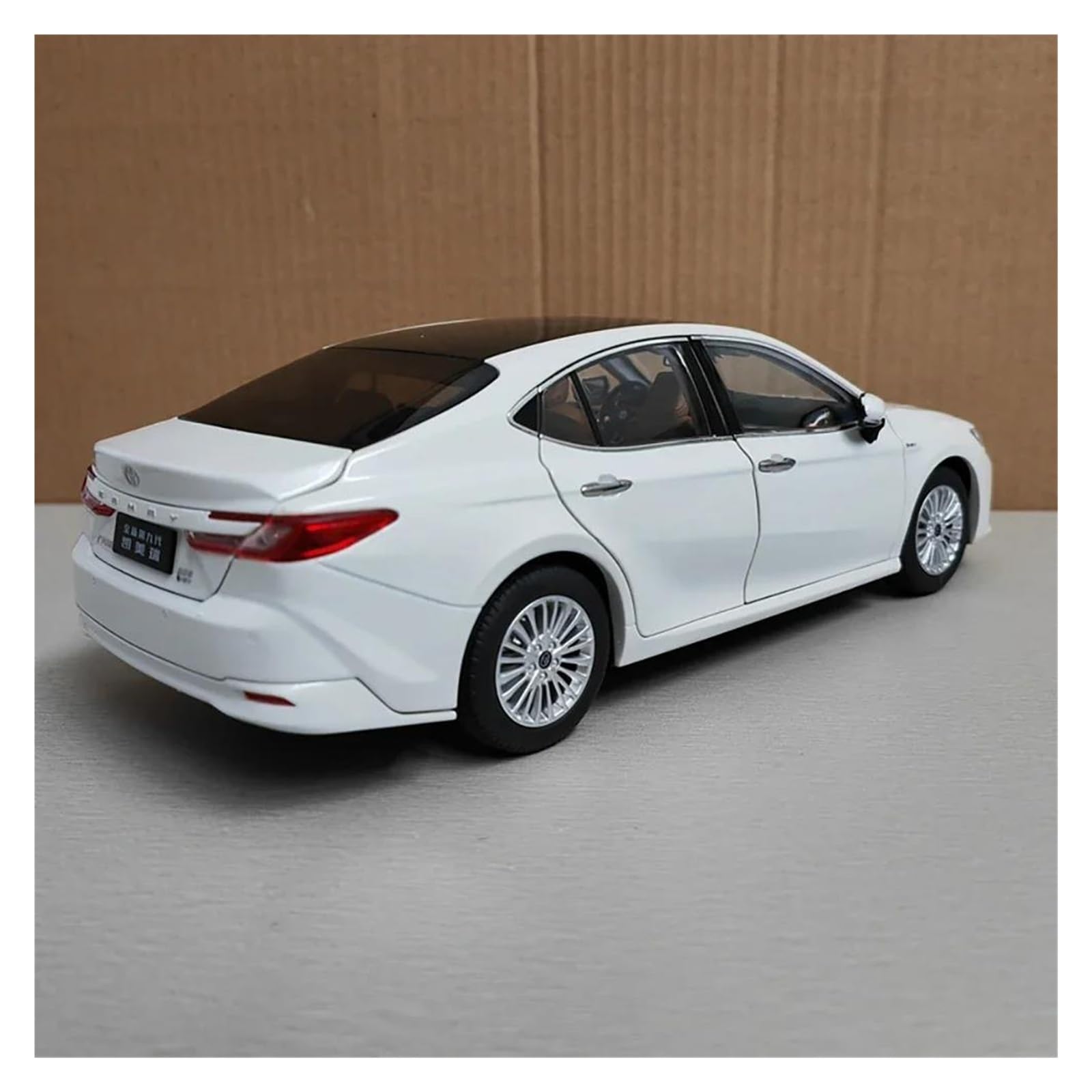 Metallo Scala Replica 1 18 Per Camry 9a generazione 2024 Collezione statica modelli auto in lega di decorazioni per la casa Hobby Veicoli Giochi Set