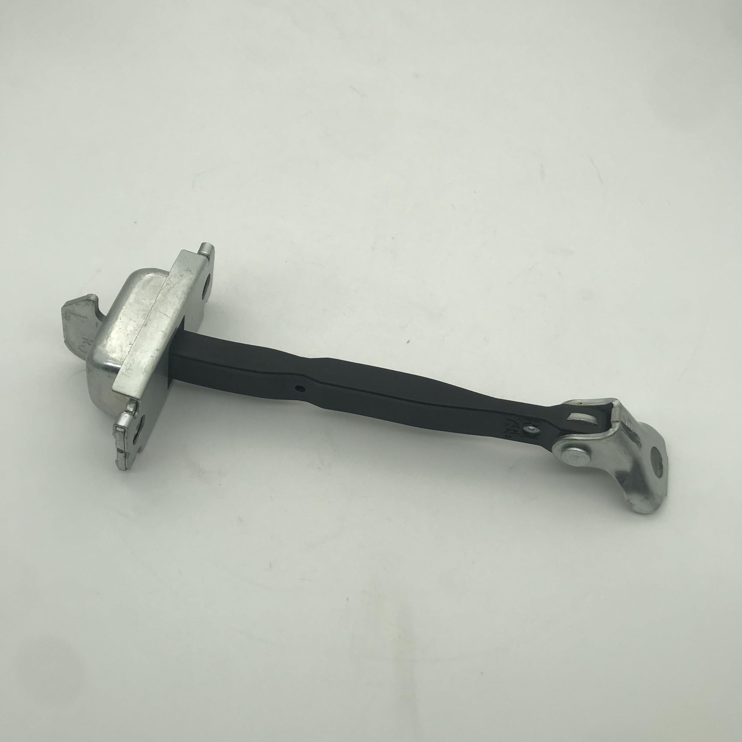 Charnière de porte arrière droite 68630-10060 : corriger alignement C-HR JPP