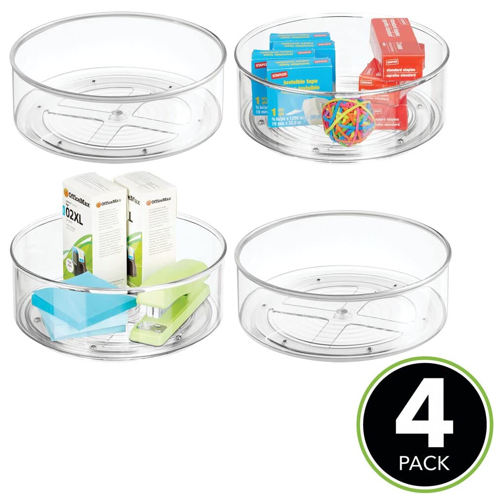 mDesign Lazy Susan Portaoggetti da scrivania girevole – Contenitori in plastica dai bordi alti – Pratici box portatutto girevoli ideali per ufficio e casa – Set da 4 – Trasparente