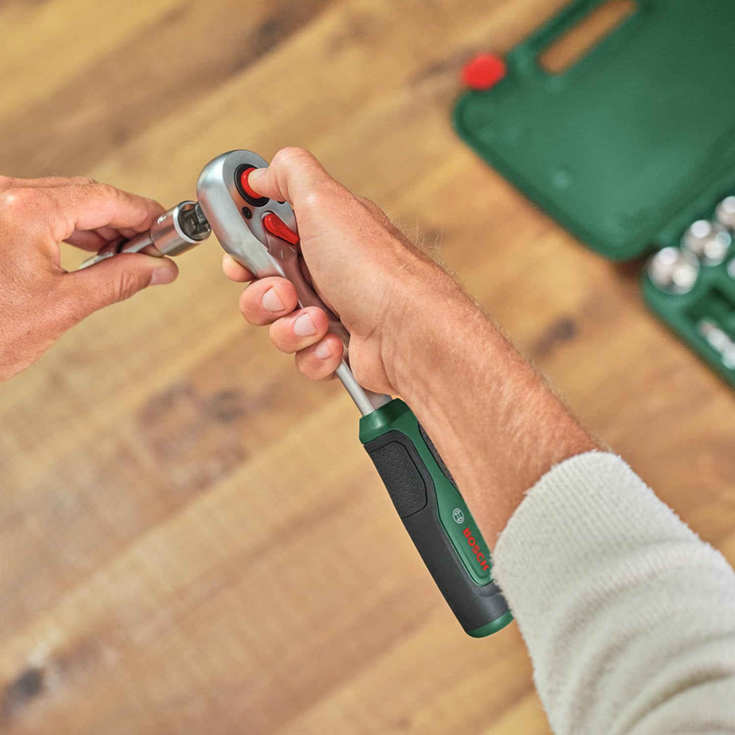 Bosch Set 25 clés à cliquet 1/2" (cliquet puissant 1/2" pour bricolage ; couple jusq. 768 Nm ; bouton verrouill; inverseur ; manche courbé ; Softgrip ; coffret transport)