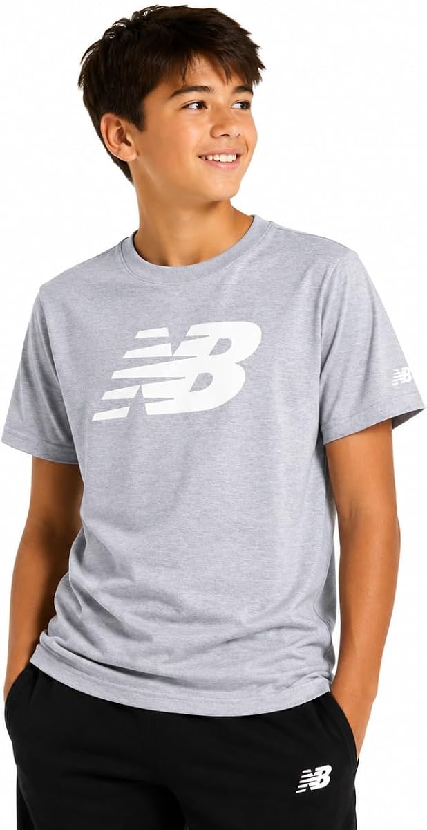 Camisas New Balance para niños, camiseta gráfica de algodón de manga corta, adolescentes atléticos | Mezcla suave y transpirable, apariencia de logotipo clásico, colocar debajo de sudaderas con capucha o usar solo para la escuela, deportes y fines de semana, tallas 8-20