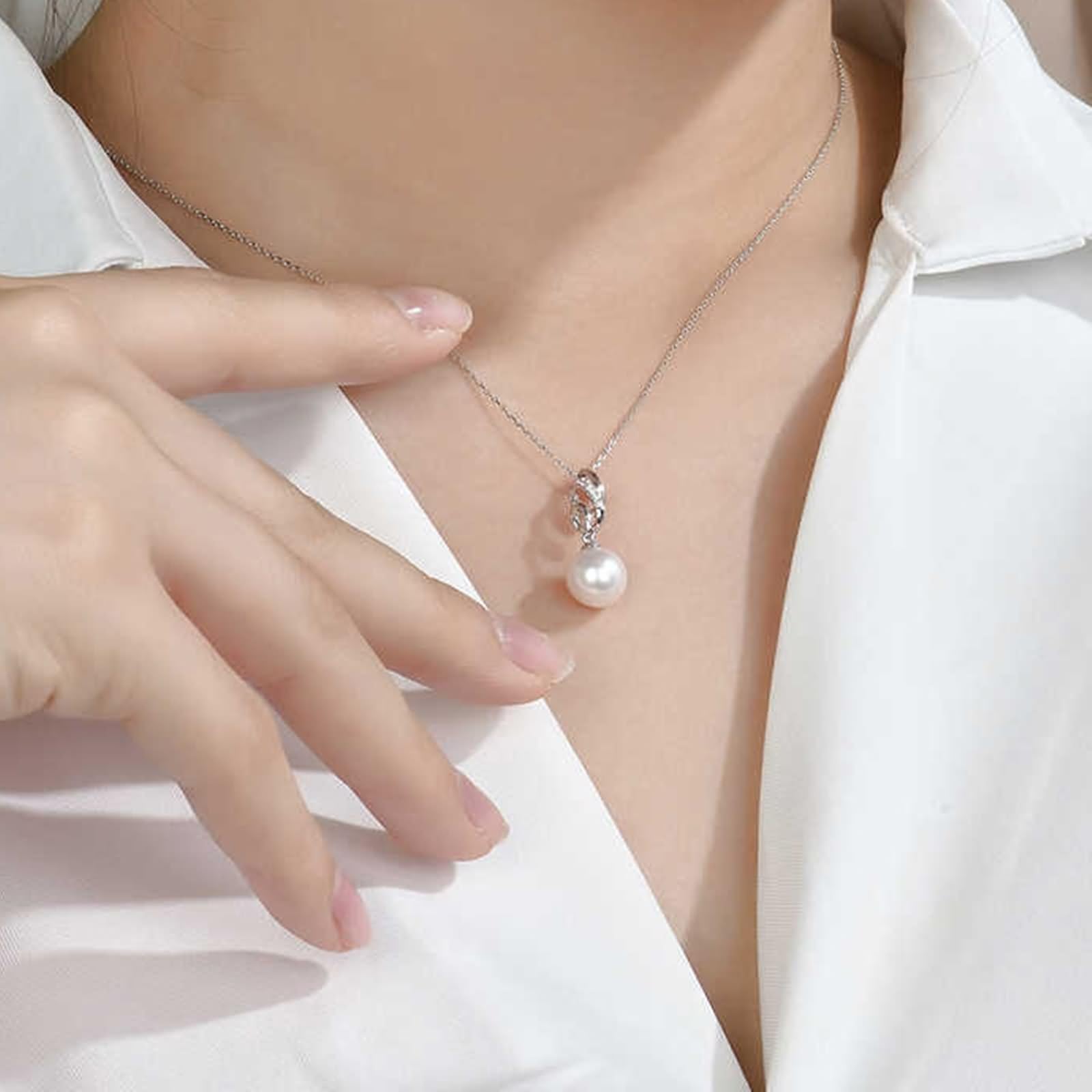 Naszyjnik damski z białego złota, łańcuszek damski geometryczny z perłą 8,5 mm ze szlifem okrągłym diamentowym