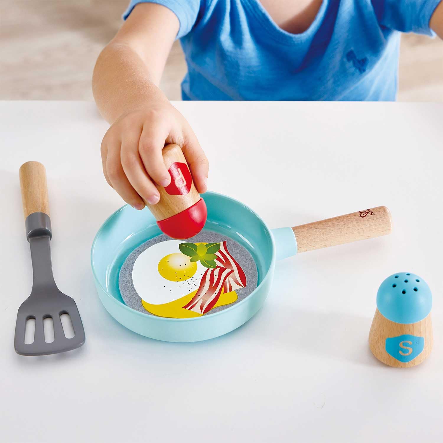 Hape Cook & Serve Set - Cooking Playset with Pot, Pan, Utensils, and Realistic Accessories, 3Y+, Multicoloured, child-size - Image 4