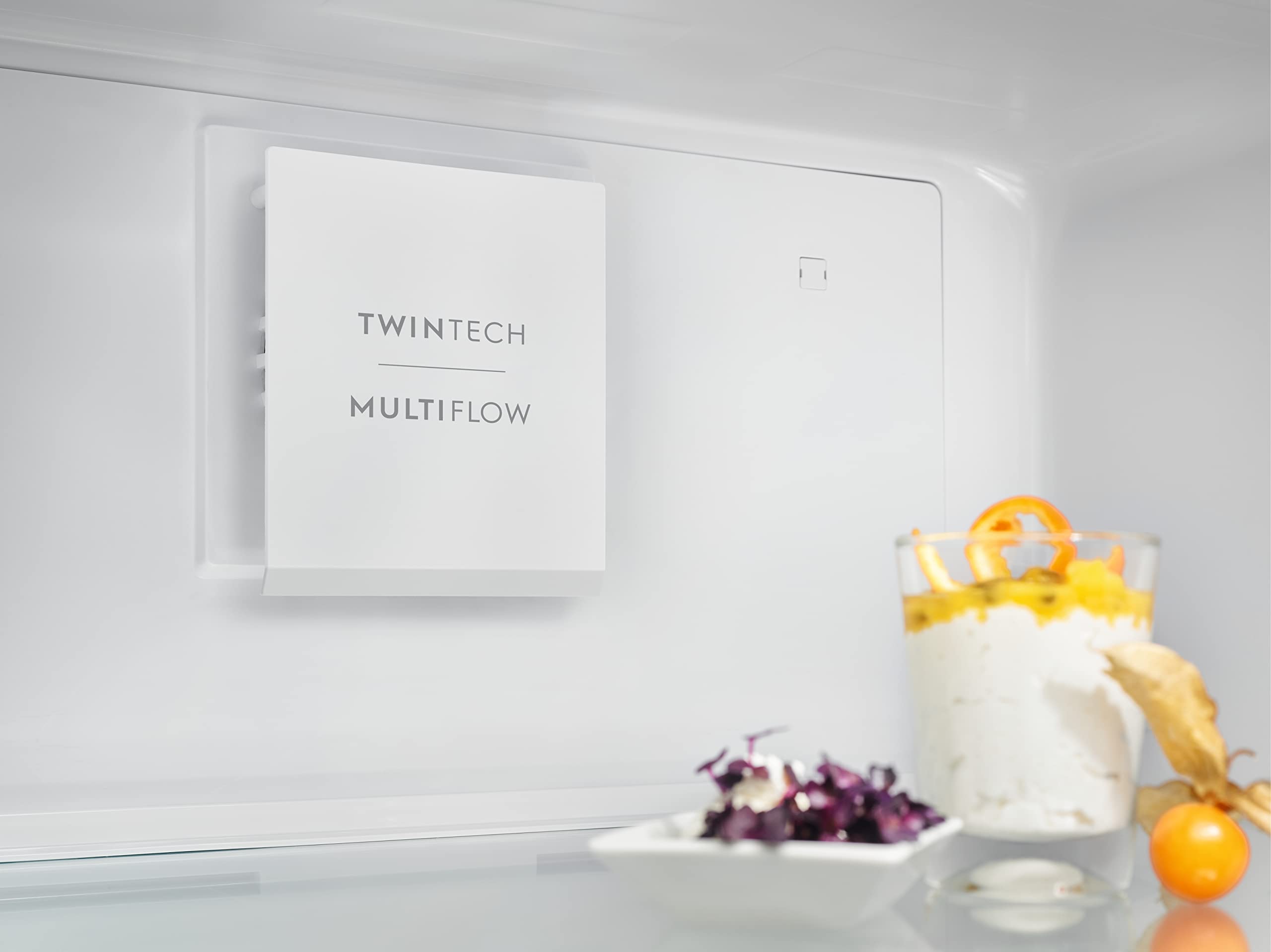 Electrolux LNC7ME36W2 Frigorifico Combi, 2,01 m, Puerta Plana, Twintech No Frost, Cooling 360° MultiFlow, Cajón ExtraChill, Display LED Táctil, Tirador Integrado, 38db, Blanco, Clase E