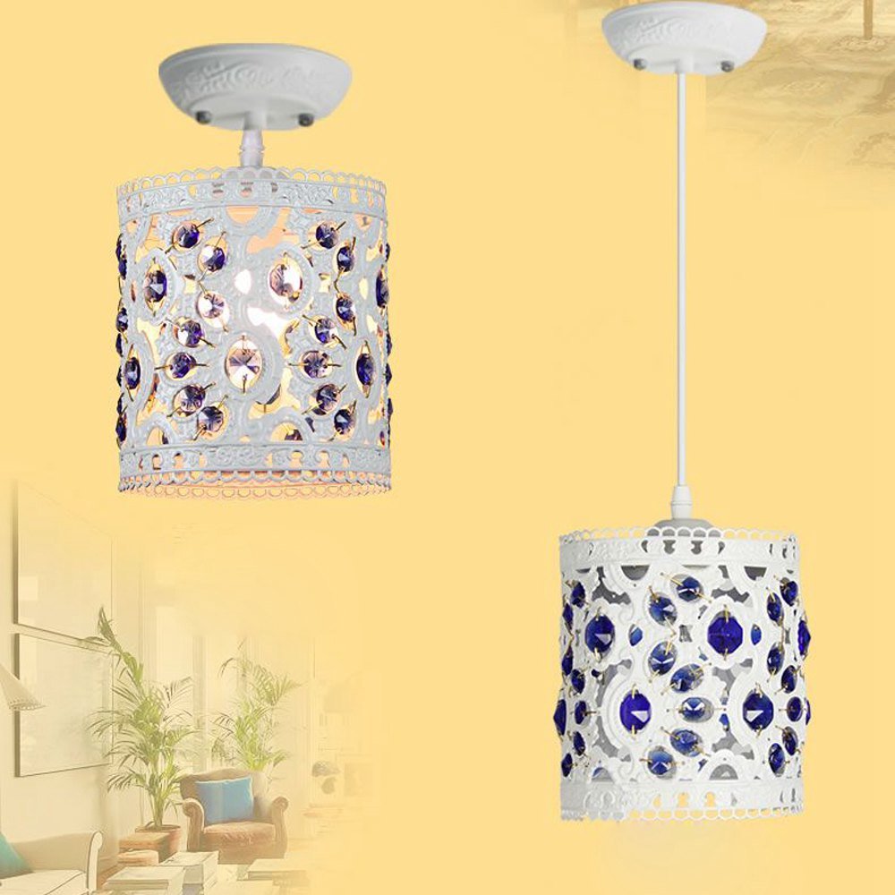 Lustre méditerranéen en cristal pour illuminer un comptoir de bar convivial