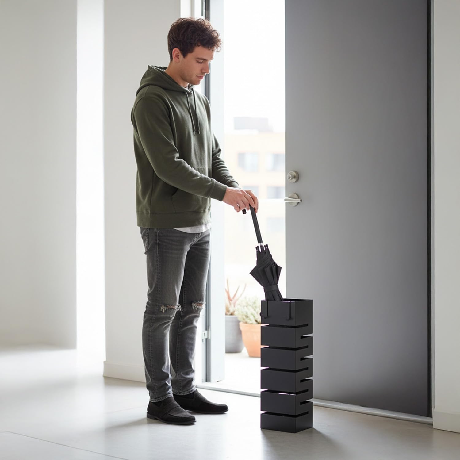 Avilia Portaombrelli da Interno Metallo Nero – Porta Ombrelli con Vaschetta Raccogligocce e 2 Ganci, Portaombrelli da Esterno 10 Ombrelli, Design Moderno per Ingresso Casa e Ufficio