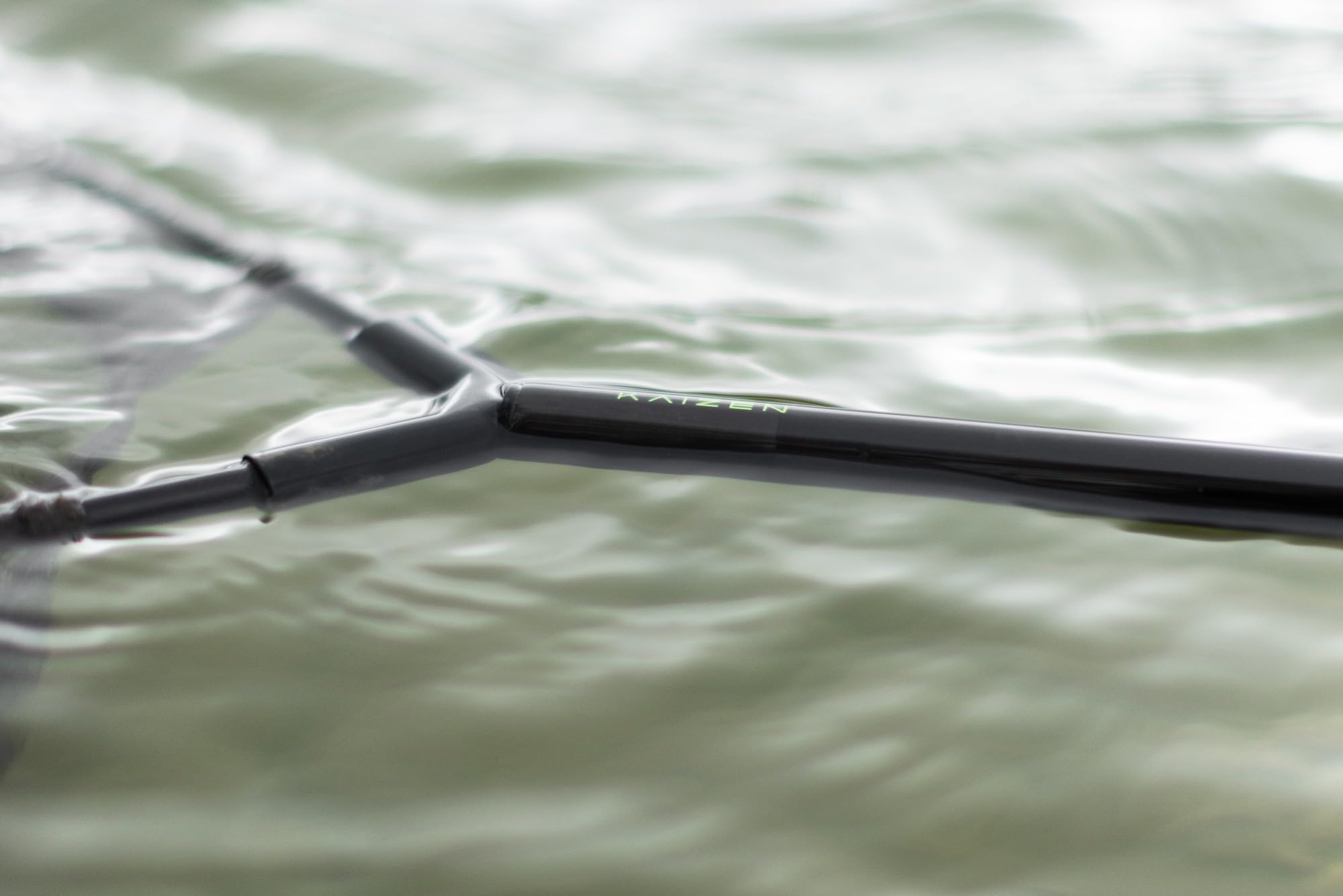 Retino Korda Kaizen Verde 42” (Incl. Blocco Spargitore & Manico) | Guadino da pesca