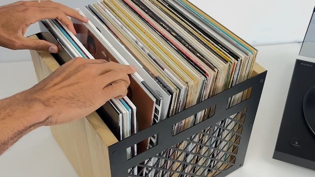 Keep Them Spinning - Boîte Rangement Vinyle en Bois Noir et Acier Carbone | Meuble Disque pour 50 LPs | Étagère Empilable | Porte Disque | Boîte Rangement Vinyle Keep Them Spinning - Boîte Rangement Vinyle en Bois Noir et Acier Carbone | Meuble Disque pour 50 LPs | Étagère Empilable | Porte Disque | Boîte Rangement Vinyle