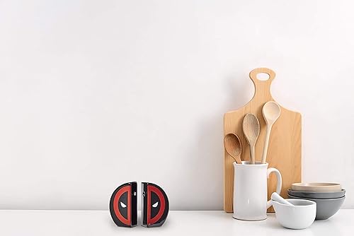 Miniatura 5 de Marvel Deadpool - Juego de salero y pimentero, novedosos cocteleros de cerámica roja y negra, bonitos accesorios de cocina y mesa, divertido soporte