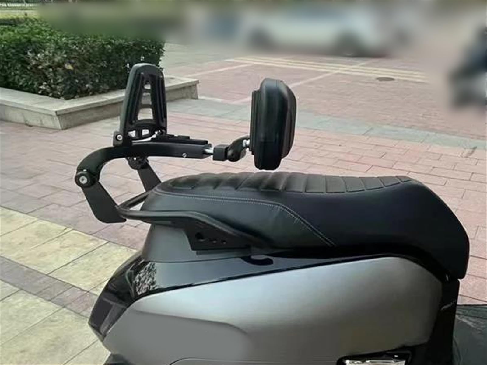 Schienale Multiuso Regolabile Sissy Bar con Portapacchi Pieghevole per N125
