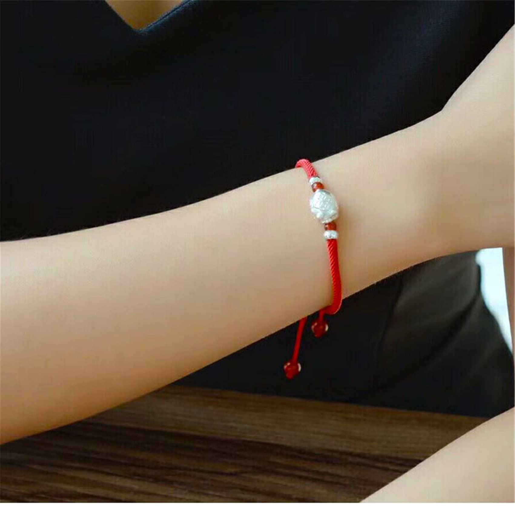Pulsera de Riqueza Feng Shui Pulsera de Hilo Rojo Pulsera de Plata con Dije de Cerdo del zodíaco Pulsera Budista Hecha a Mano Amuleto Pulsera de la Suerte roja Ajustable Talismán para Dinero de