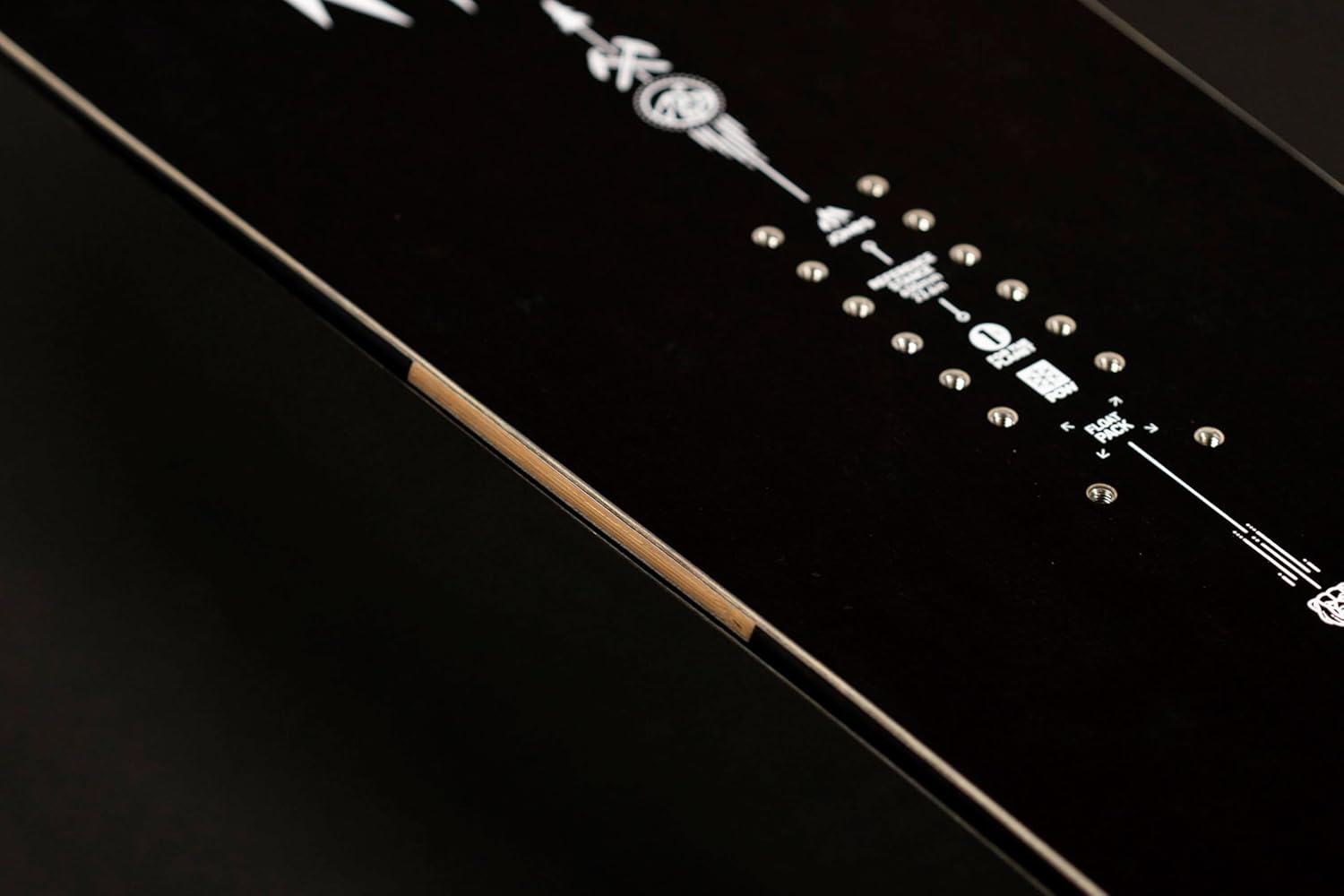 JONES - Men's Flagship Pro, Snowboards Directional Freeride, Ideal for Freeride, Freestyle and Backcountry pow