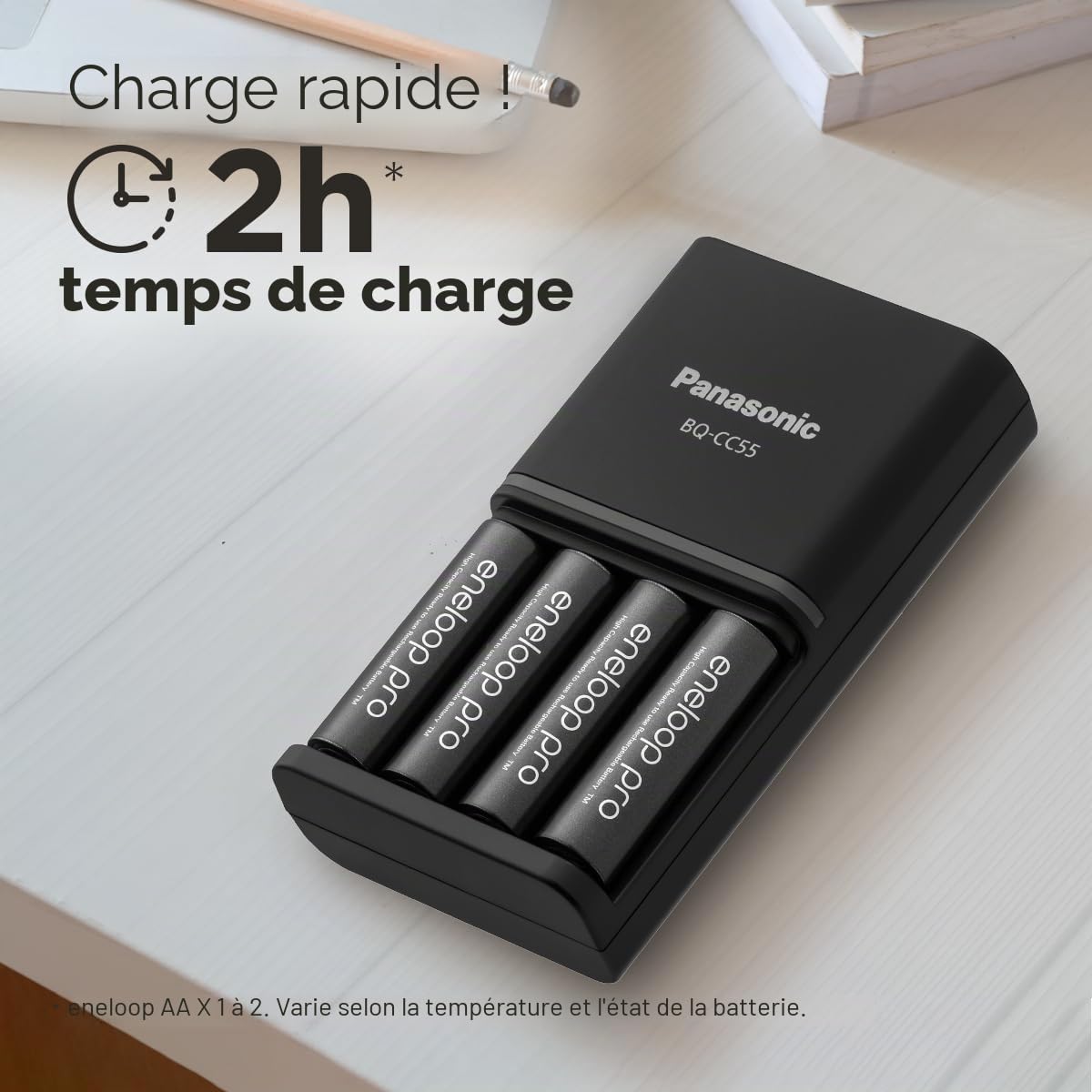 Panasonic eneloop SmartPlus Chargeur pour 1-4 Piles AA/AAA NI-MH, avec 4 voyants LED et 10 Fonctions de sécurité, y Compris 4 Piles eneloop AA/Mignon Capacité améliorée de Min. 2000