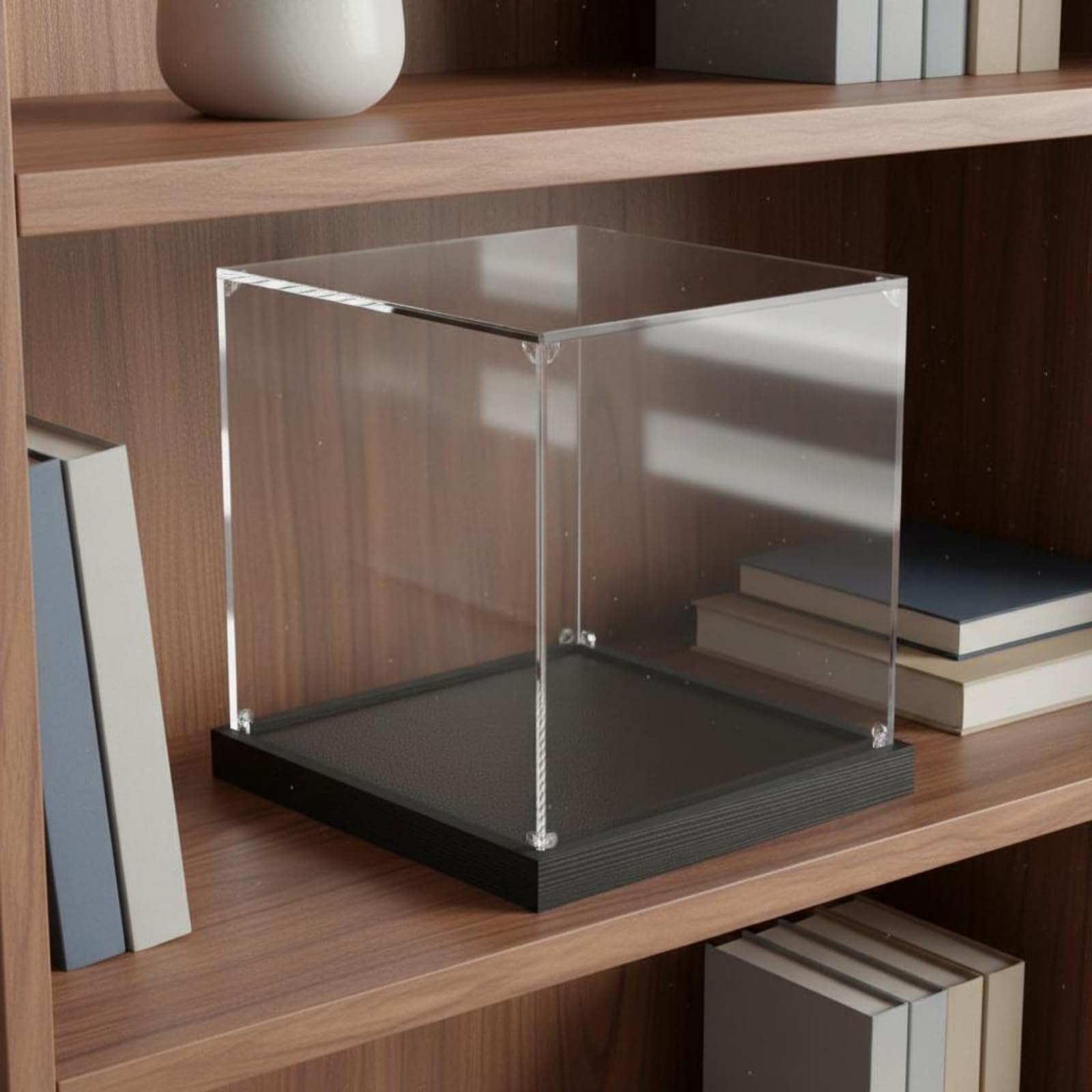 Vitrina Acrílica Caja Expositora Transparente Estuche Muestra Contenedor con Tapa Clara Sellada y Base de 20 Mm , 20x30 Cm Ancho X Largo , 60 Cm Alto , Base De Alambre Estirado
