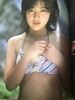 Amazon.co.jp: 菊池桃子 写真集 「momokoきみに瞳ボレ」学研1984