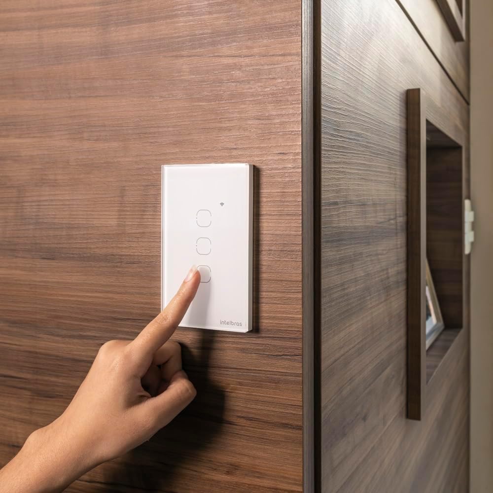 Interruptor Touch Inteligente Compatível Com Alexa Com 3 Teclas EWS 1003 Branco Intelbras