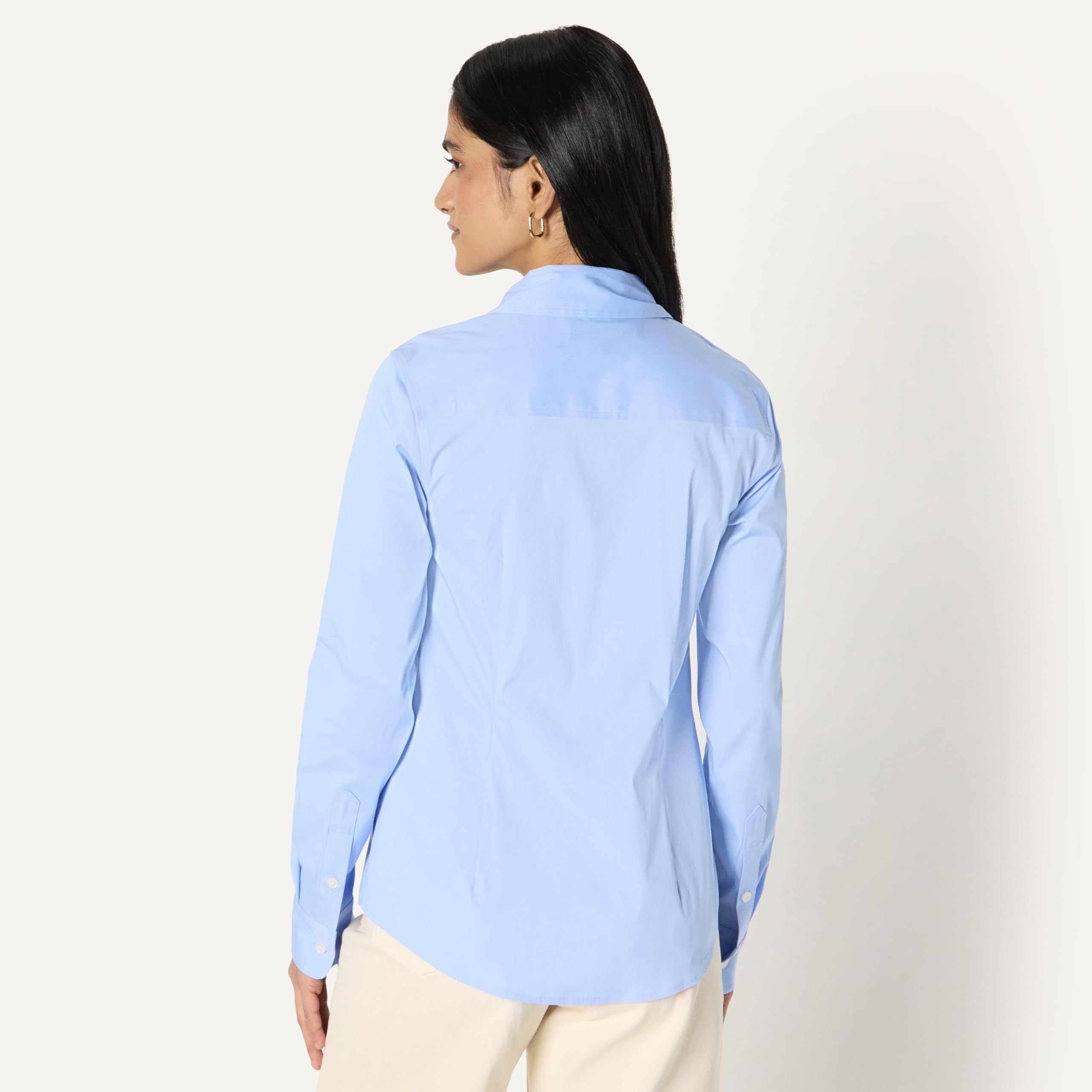 Amazon Essentials Donna Camicia Elegante dalla vestibilità Aderente con Bottoni, in Popeline Elasticizzato