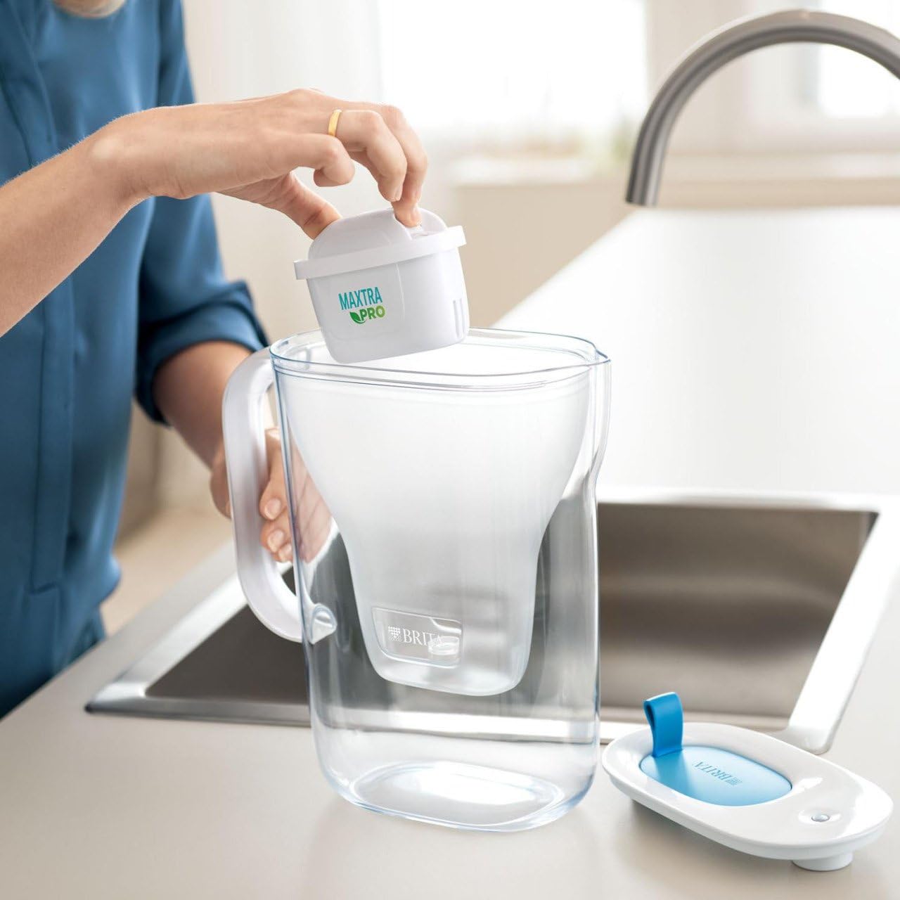 BRITA Carafe filtrante à eau Style Eco Vert (2,4 l) avec 1 cartouche Maxtra Pro All-in-1 – Filtre à eau durable au design moderne pour réduire le calcaire, le chlore, le plomb et les impuretés