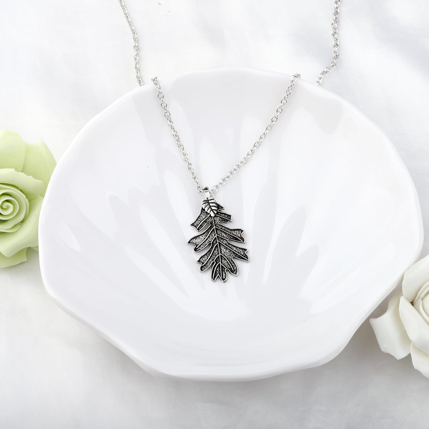 MAOFAED Literary Book Lover Gift, Leaf Necklace for Readers Book Nerd Gift Bookish Merchandise, Leaf Jewelry