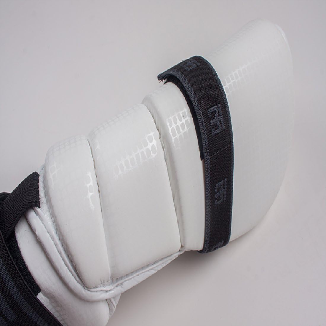 MOOTO EXTERA Arm & Elbow Protector(PU) White Black WTF Approved XS to XL (3.M(4.98-5.58ft or 152-170cm), White)