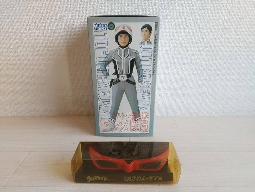 ウルトラ警備隊　アンヌ隊員 フィギュア ウルトラ警備隊・友里アンヌ隊員×台座付きアクリルフィギュア