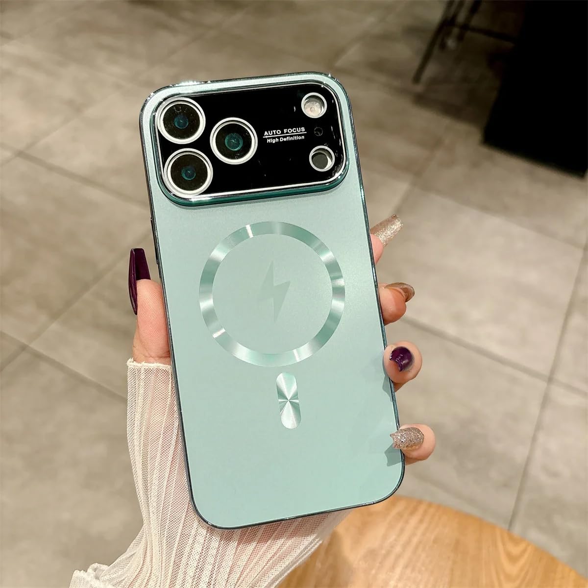 Coque rigide iPhone 14 Pro Max aimantée compatible chargeur induction vert - 8