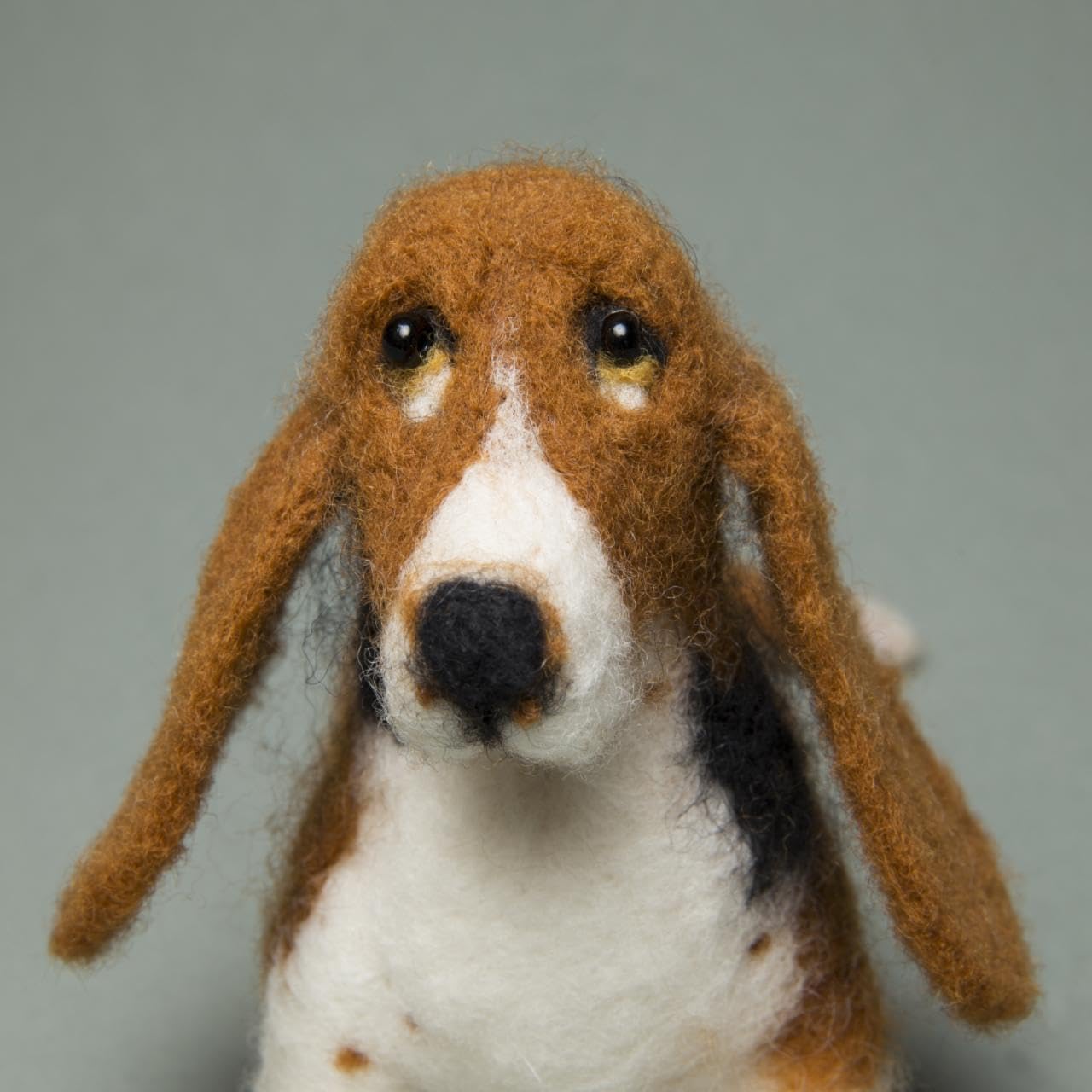 Wizardi Beginner Needle Felting Kit for Adults - Basset Hound. Animal Felting Kit 4.92x6.3 Inches. Felting Tools. Wool Felting Supplies. Felt Crafts. Wool Felt. V-148C Charivna Mit