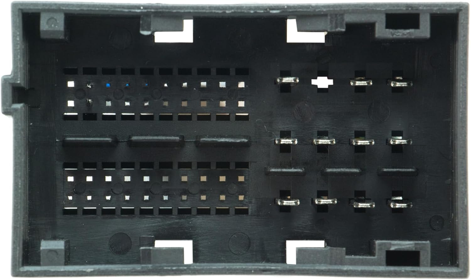 Унаа жабдыктарын туташтыргычтын жакынкы планы