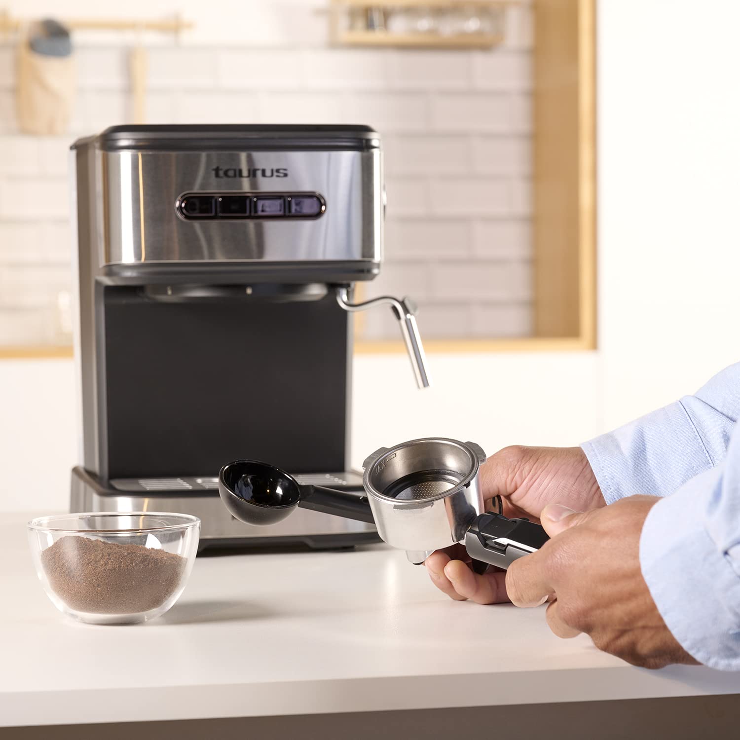 Taurus Mercucio - Cafetera espresso 20 Bar, programable, parada automática, 850W, BPA free, apagado automático, 1.50L, vaporizador, sistema extra-cream
