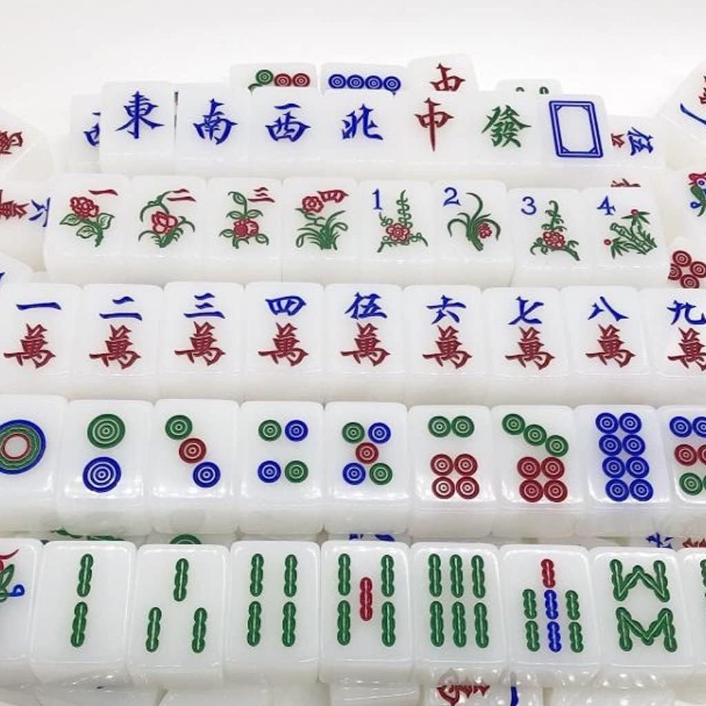 Chiński mahjong Zestaw do gry w Mahjong w Chinach, zawierający 144 kostki do gry i 4 kostki. Kompletny zestaw do gry w Mahjong (pudełko plastikowe 39) Interaktywna gra rozrywkowa dla wielu gra