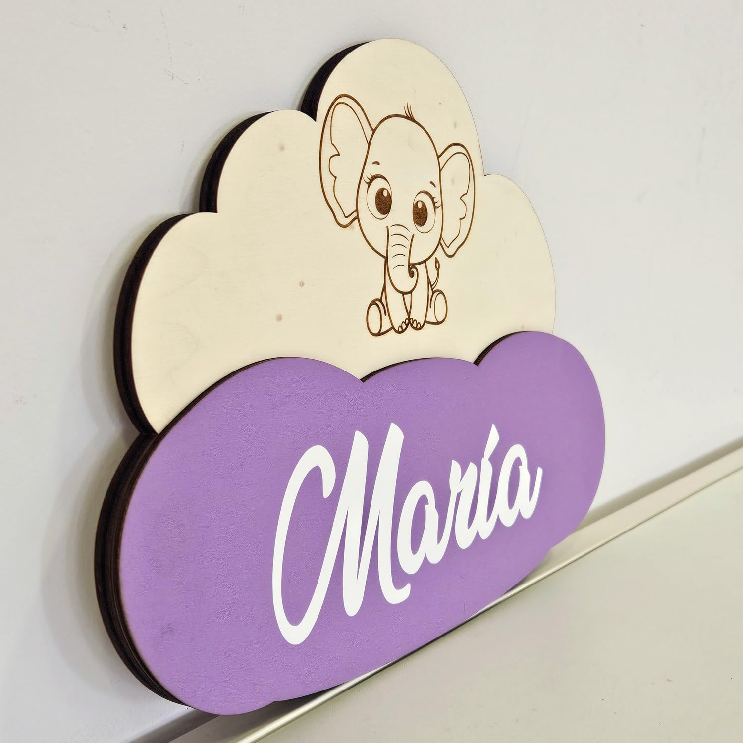 Nombre Decorativo Infantil de Madera Personalizado, forma de nube de 30x25cm, para decorar habitaciones, paredes y puertas. Regalo original para nacimientos, cumpleaños, comuniones y bautizos