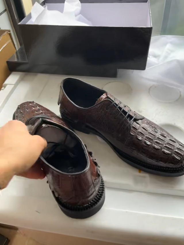 Amazon.com | Authentic Exotic Crocodile Skin Men display picture 2