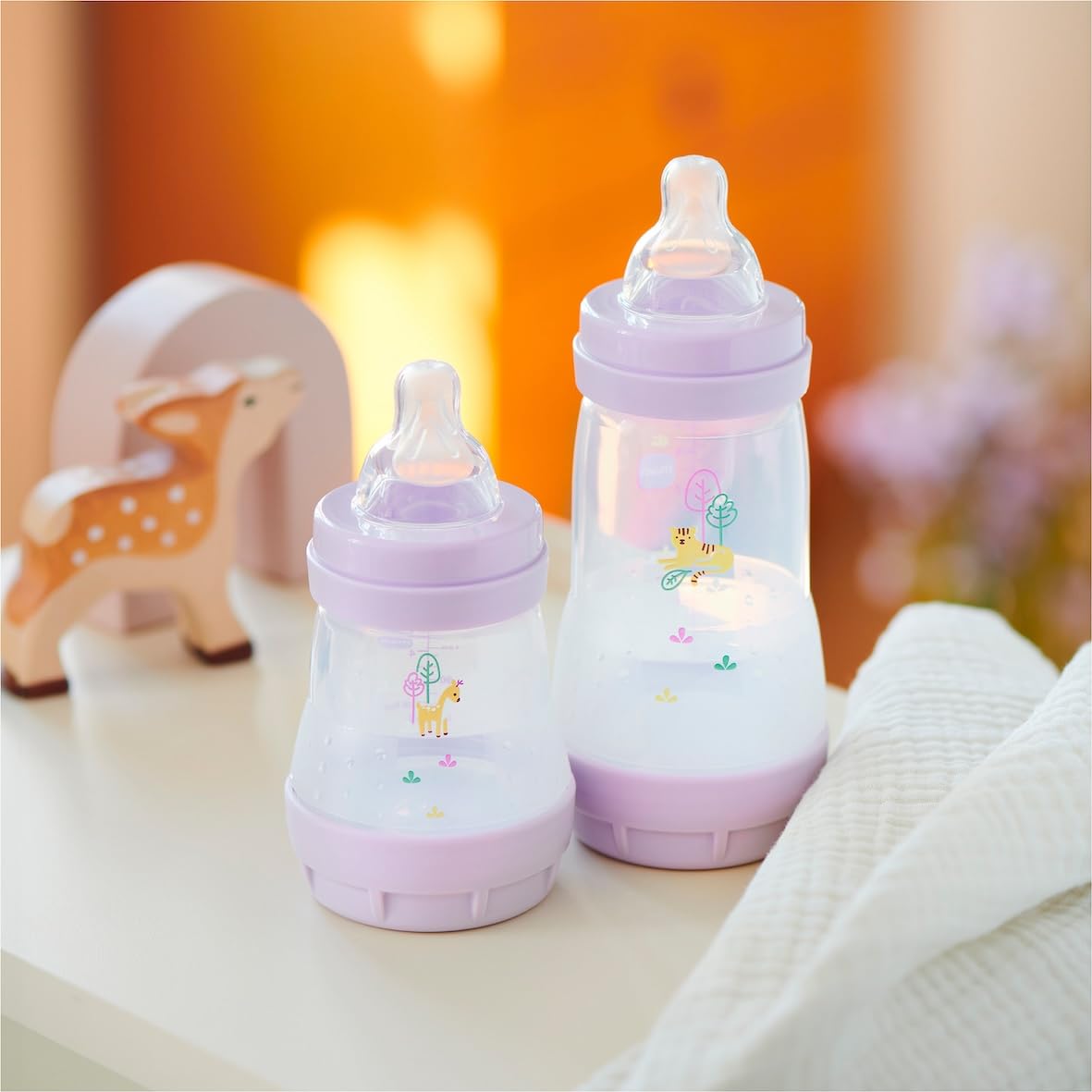 MAM | Lot de 2 biberons Easy Start Anti-Colique 0+ mois débit lent (2 x 160 ml) Lilas + Sable – Biberon pour réduire les coliques et l'inconfort de bébé – Biberon bébé compatible avec l'allaitement