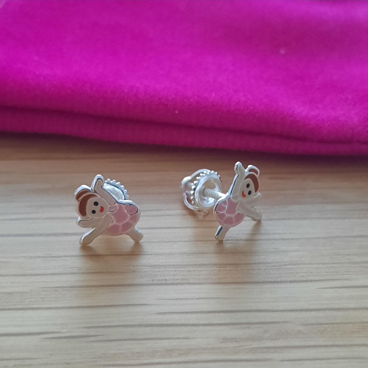 Orecchini a forma di stella in argento 925 per bambine – Gioiello elegante e ipoallergenico con chiusura a vite sicura – Regalo per ballerina appassionata di danza classica