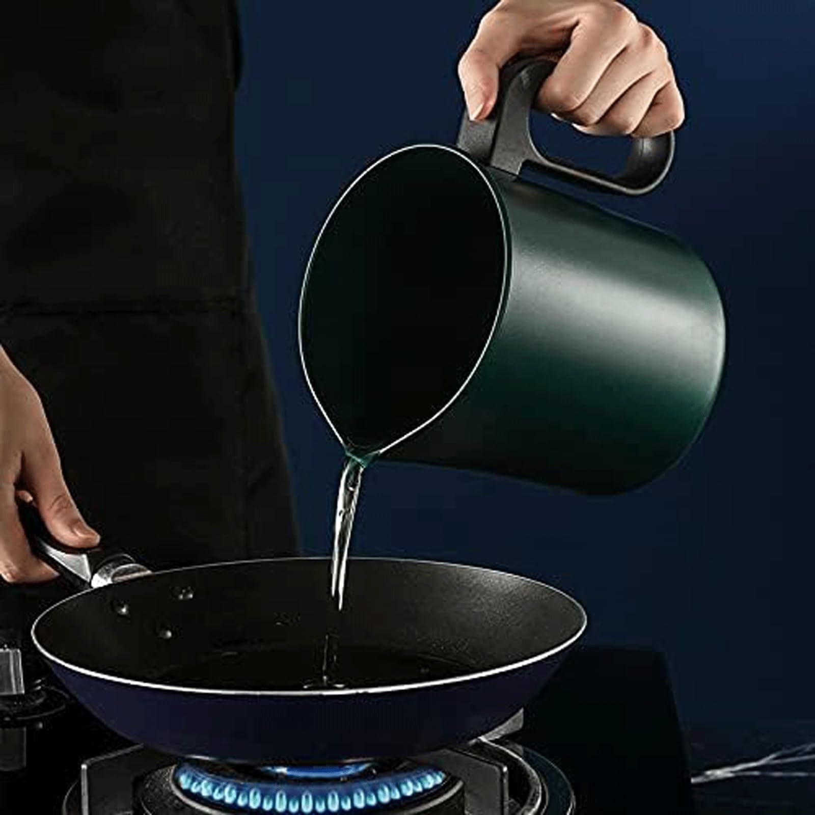 KRILLIQ Lattina di Olio Barattolo per Olio commestibile in Acciaio Inossidabile con Vaso per Olio con Filtro a Vassoio, Vaso per Olio, aceto, Salsa di soia per Condimento
