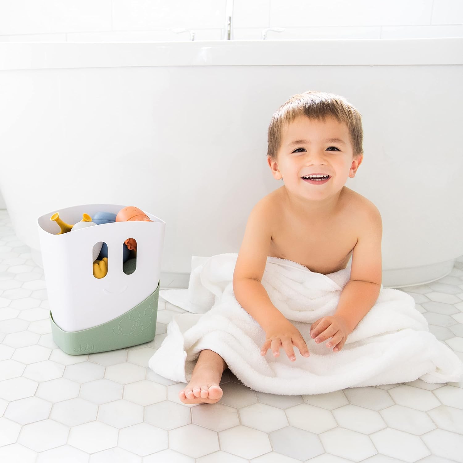 Ubbi Organizer autoportante per giocattoli da bagno con stendibiancheria rimovibile e paletta per bambini e bambini, salvia